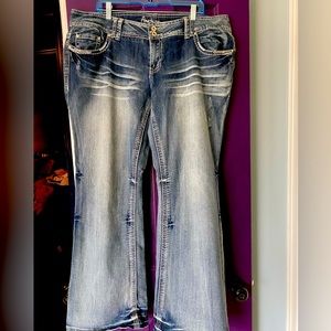Amethyst double button jeans size 20